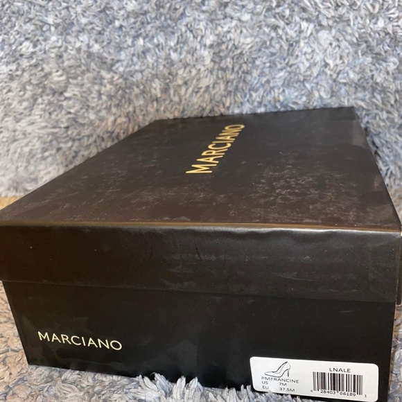 🧡🤍 NEW- Marciano Pumps - Picture 7 of 7